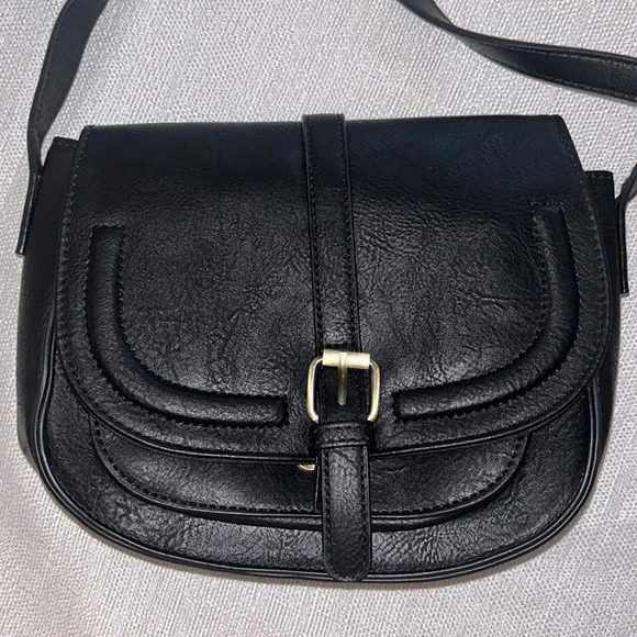 😍Cross body button closure bag - Picture 2 of 7